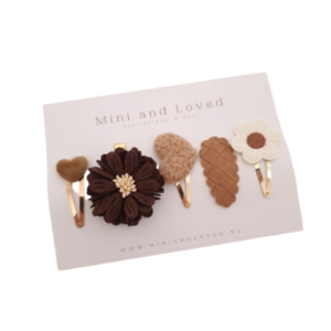 Cadeauset Mila donkerbruin camel bruin ecru goud hartje bloem meisje